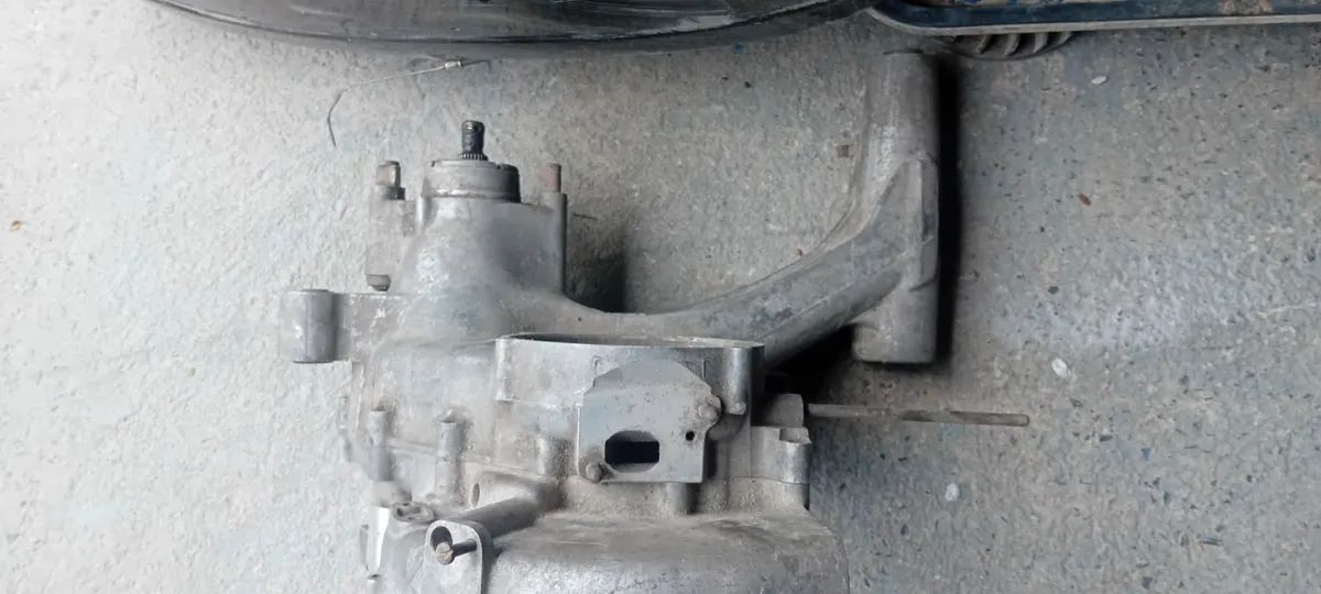 Vespa P range parts plus 2 frames - Image 4