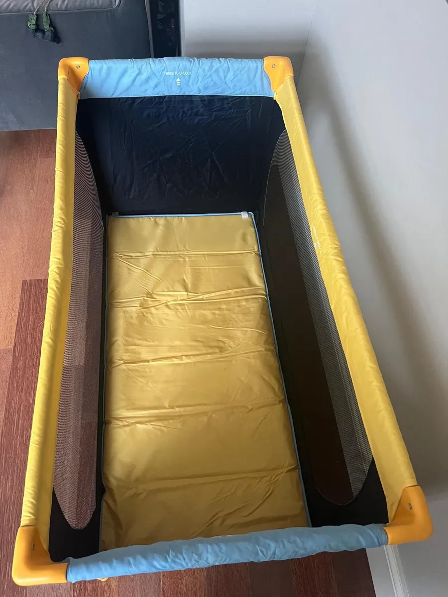 Huack Travel Cot - Image 1