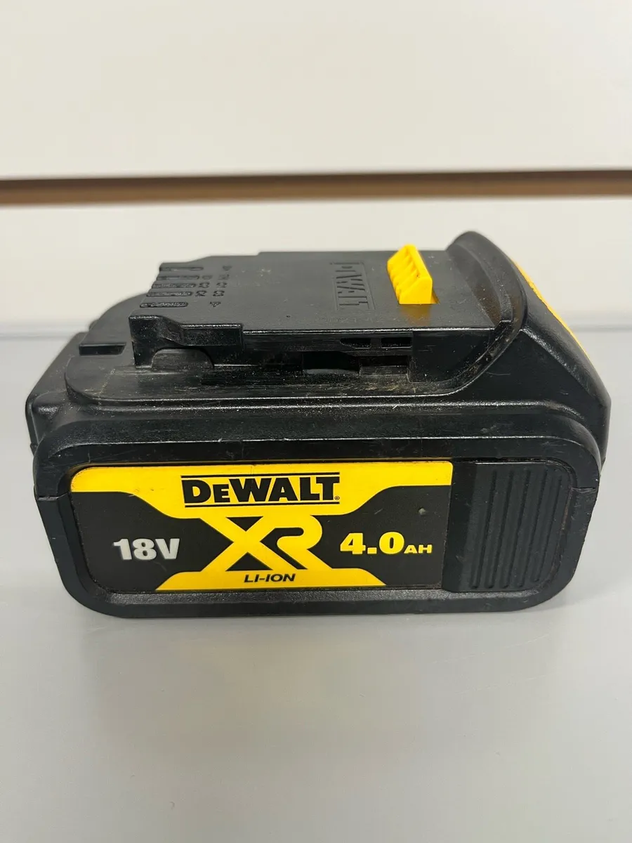 Dewalt 4AH Battery - Image 1