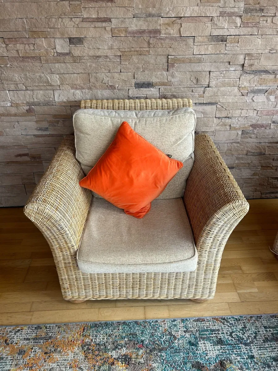 3 Piece Wicker Suite of Furniture - Image 4