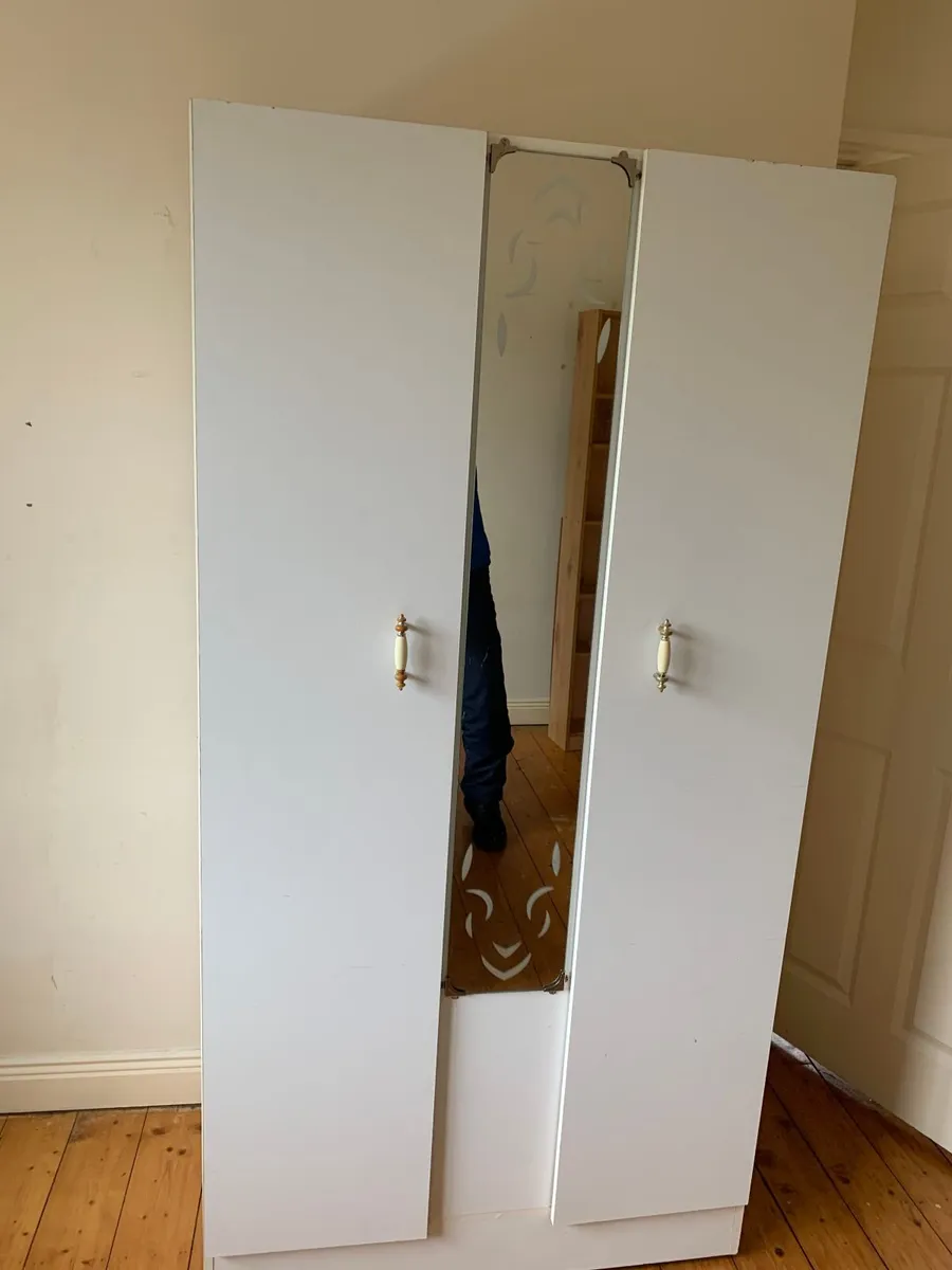 Wardrobe . - Image 1