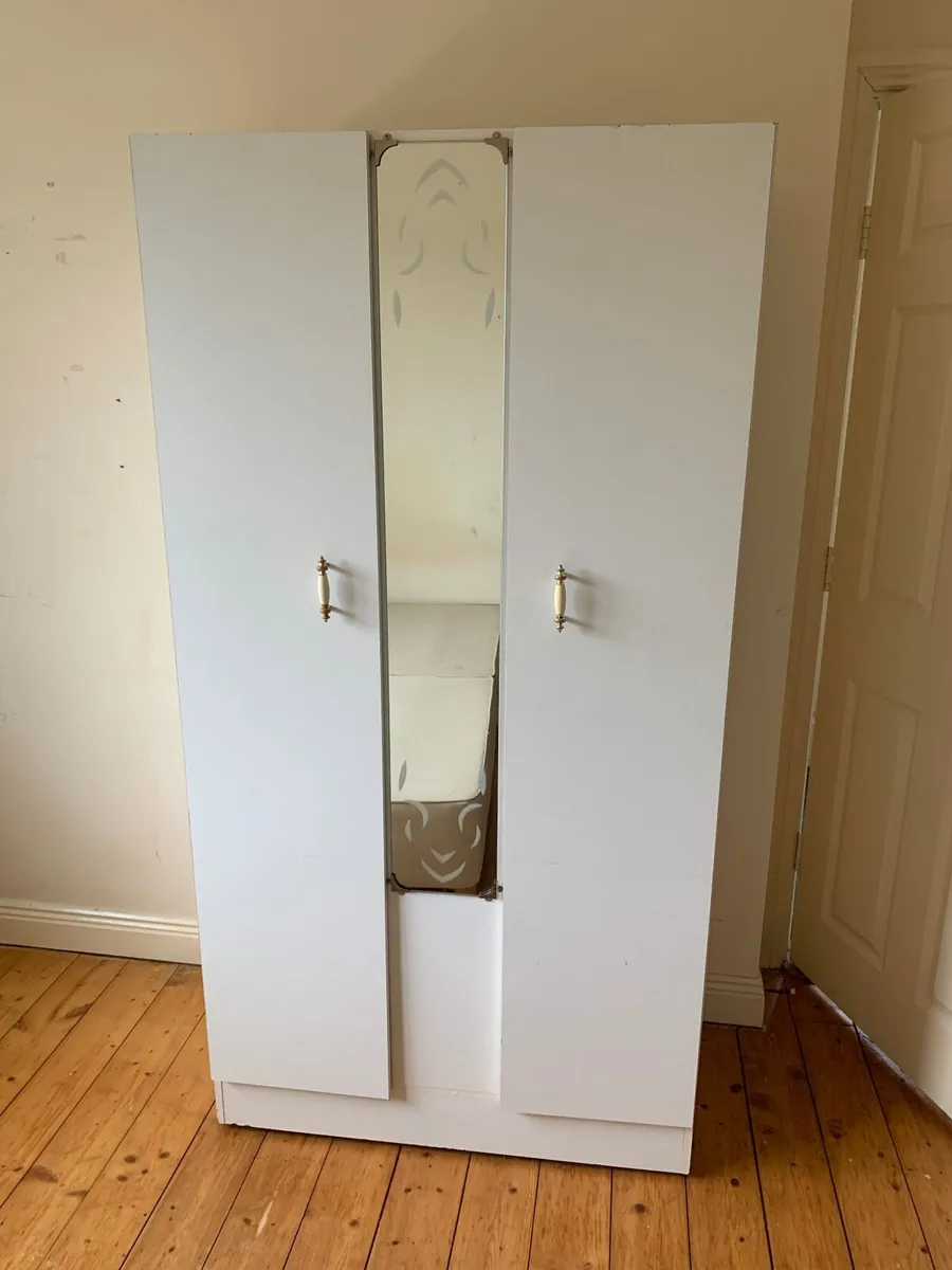 Wardrobe . - Image 2