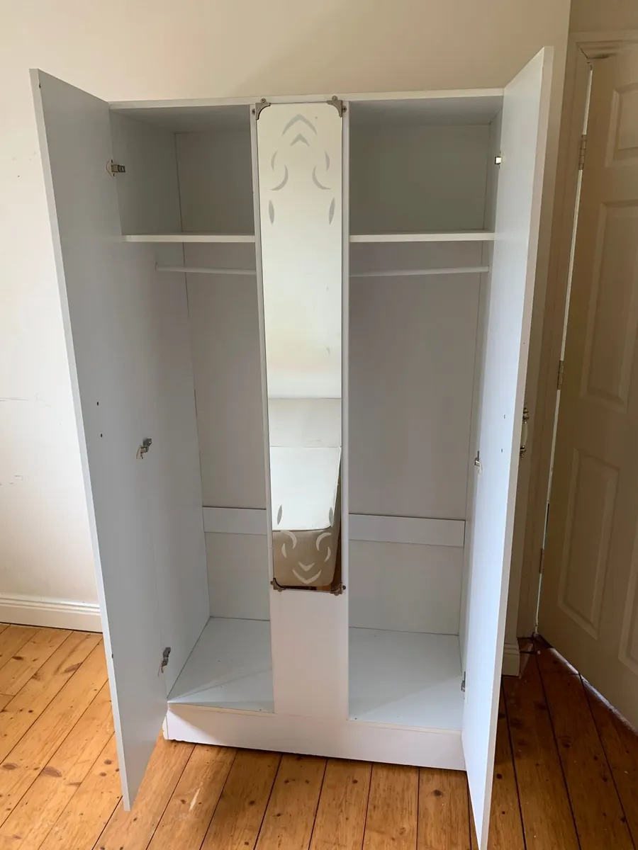 Wardrobe . - Image 3