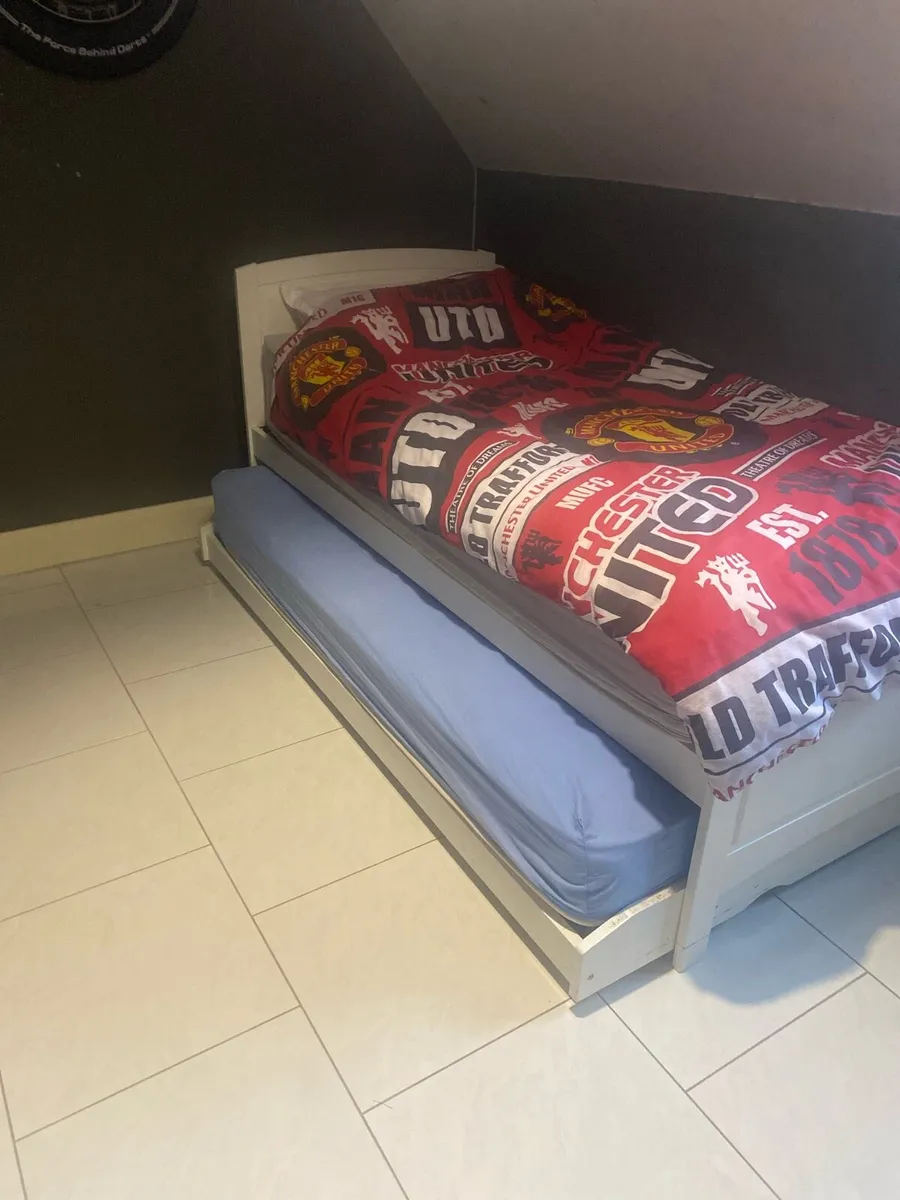 Two Single beds with mattresses - Image 2