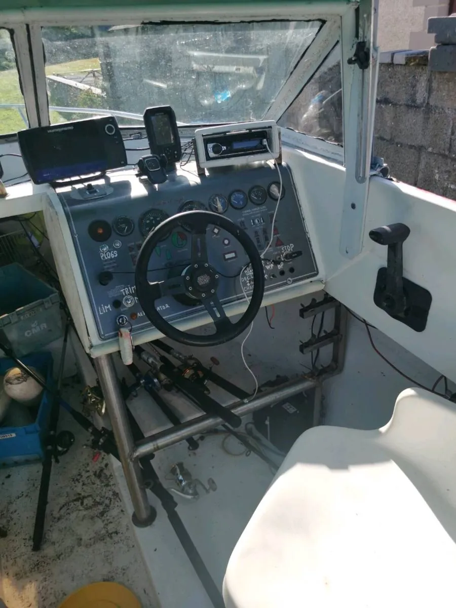 Fishing boat - Image 3