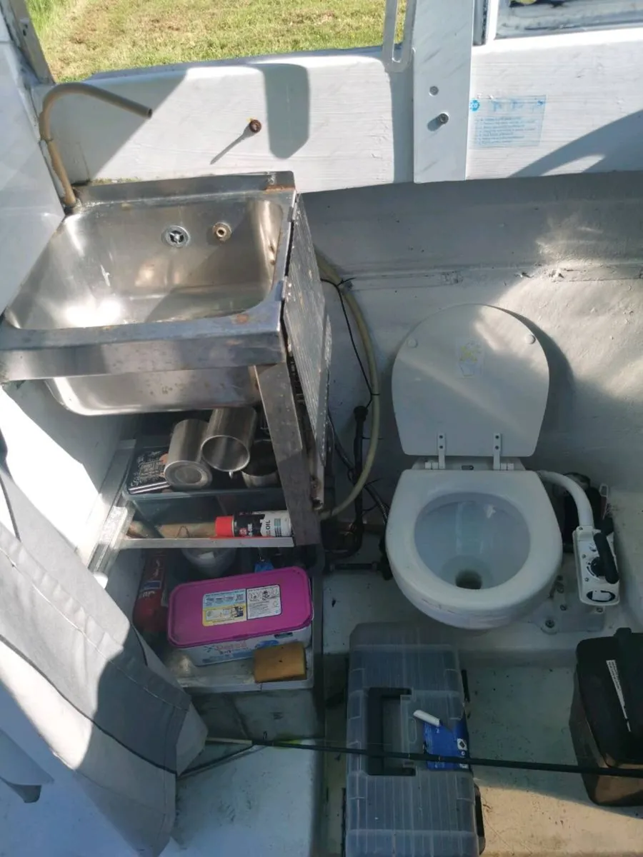 Fishing boat - Image 4