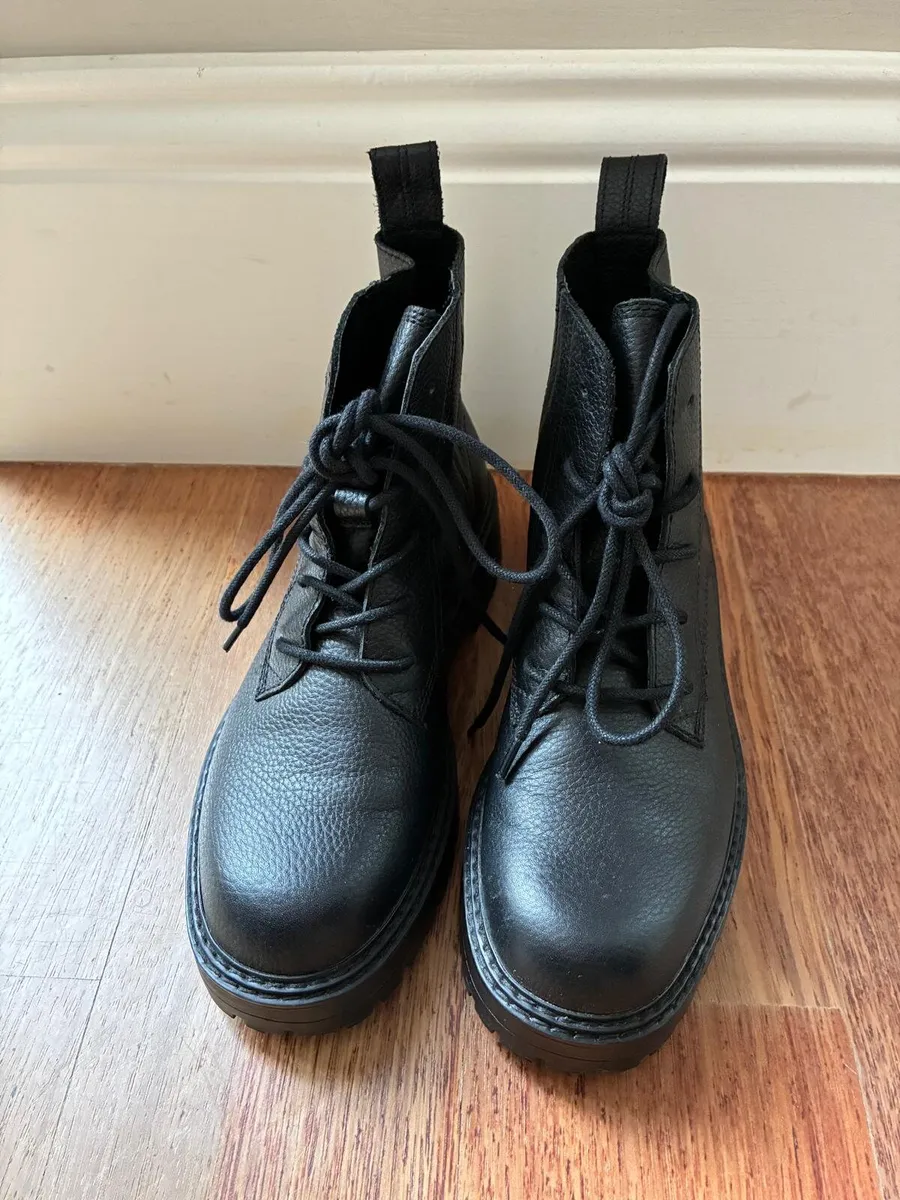 Ladies Boots - Image 1