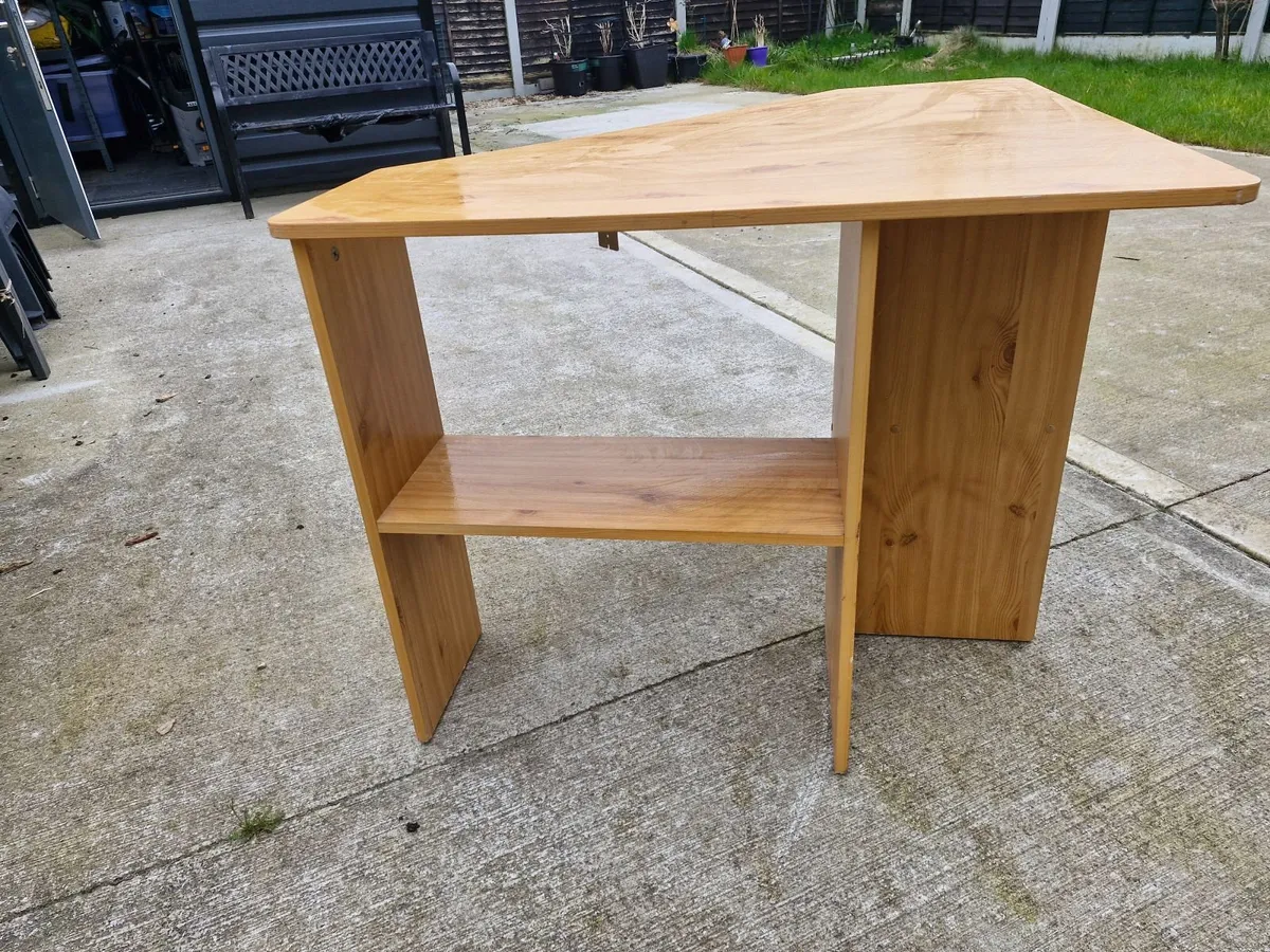 Computer desk - Image 1