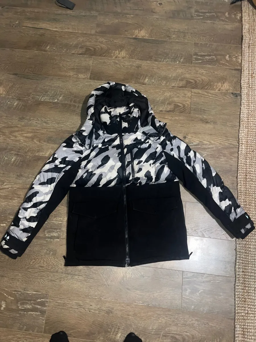 Moose Knuckles Dugald White camo Jacket - Image 1
