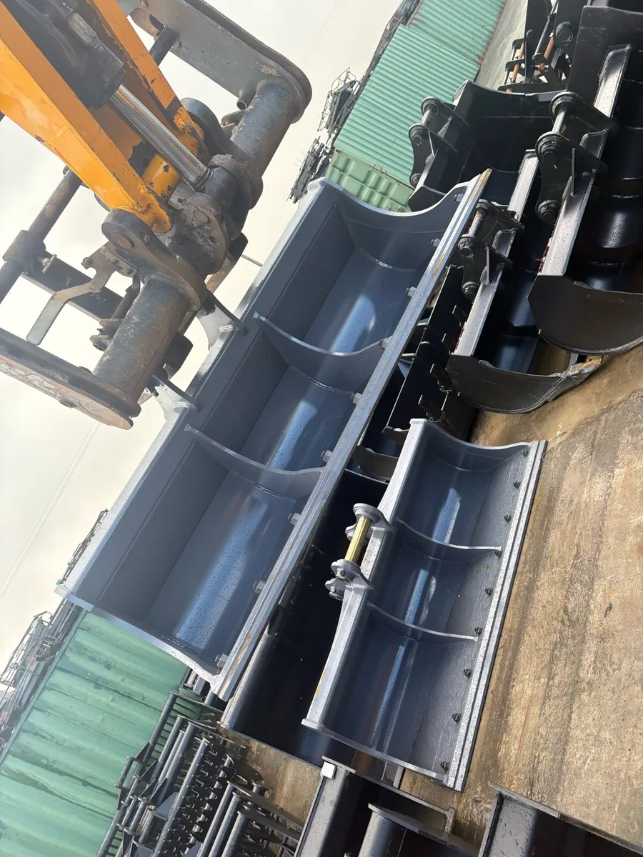 Grading bucket for 13 ton - Image 1