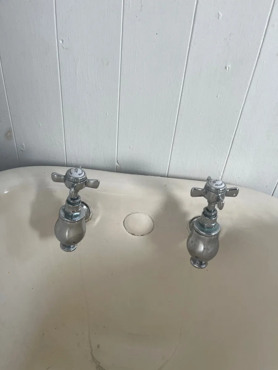 Cast Iron Bath - Image 3