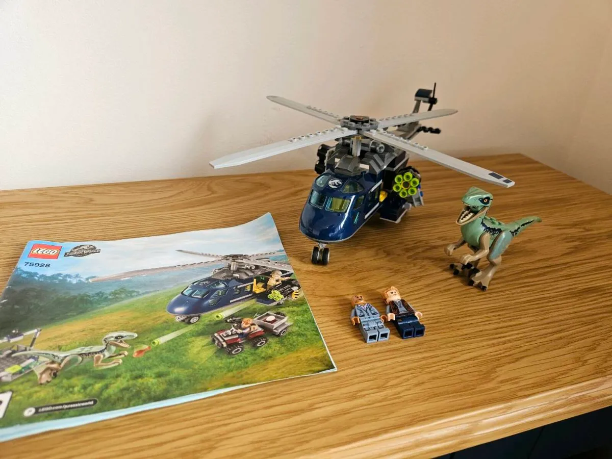 LEGO 75928 - Jurassic World helicopter pursuit - Image 1