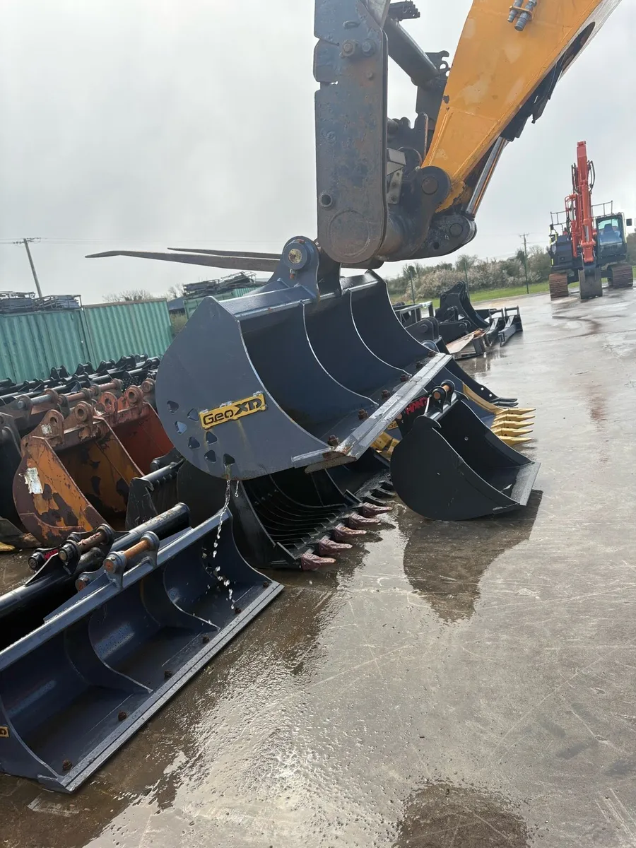 Grading bucket for 8 ton - Image 1