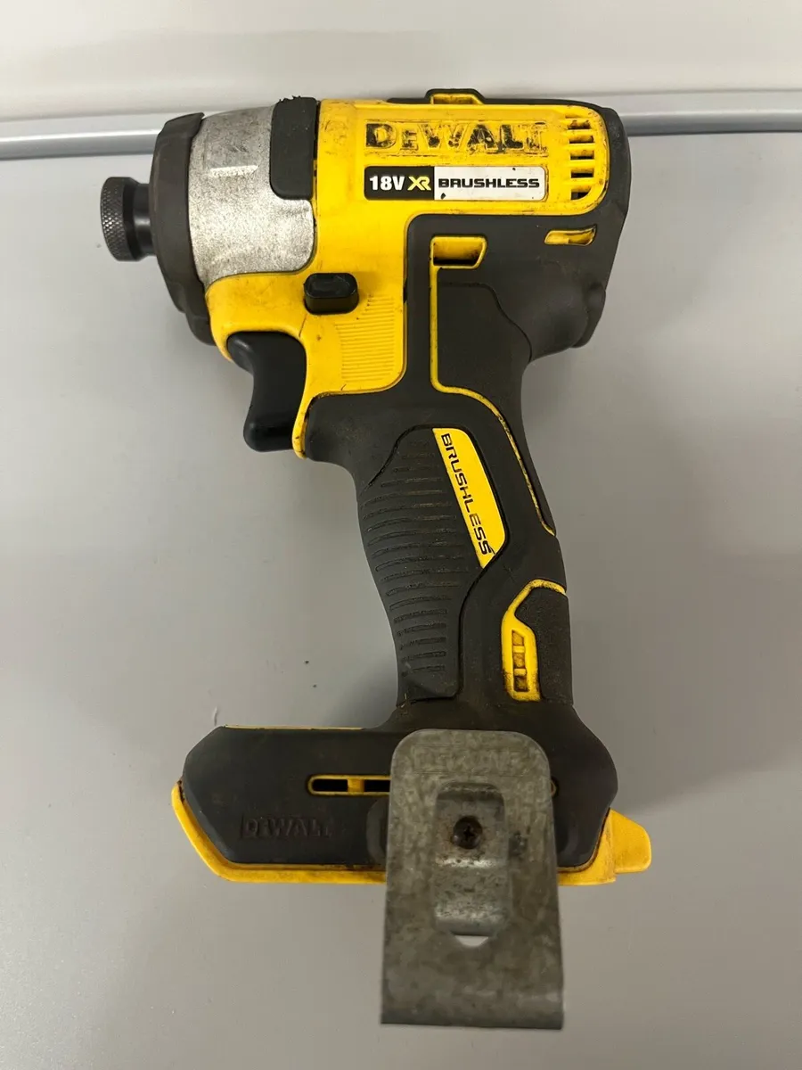 Dewalt DCF887 18V Impact Driver - Image 1