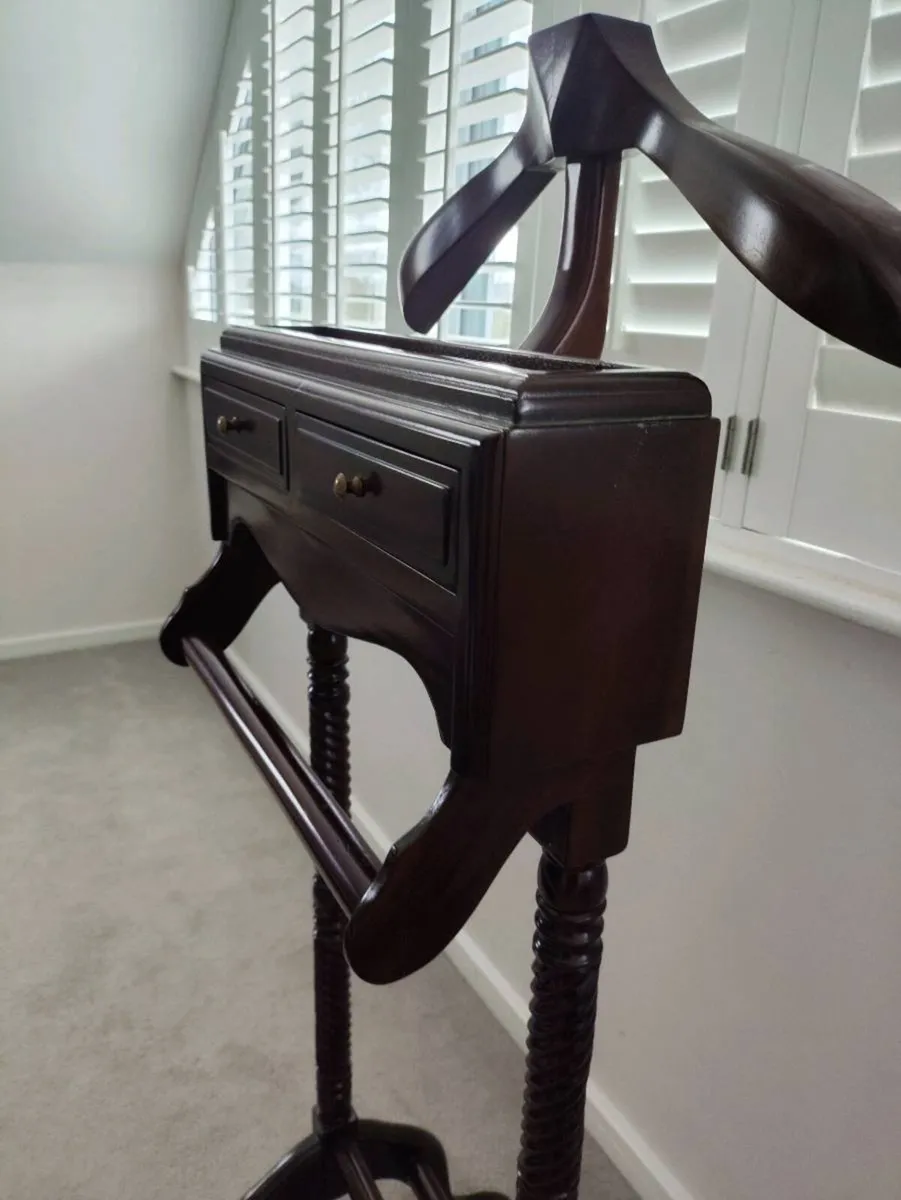 Vintage Wooden Gentleman’s Valet/Suit Stand - Image 2