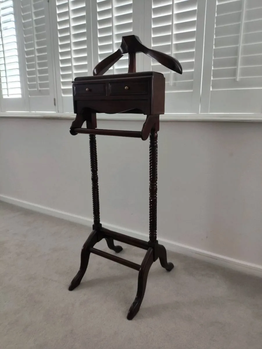 Vintage Wooden Gentleman’s Valet/Suit Stand - Image 3