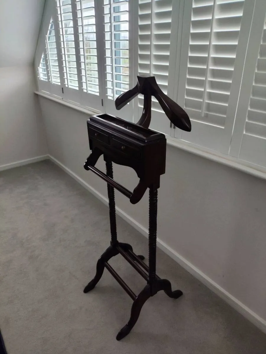 Vintage Wooden Gentleman’s Valet/Suit Stand - Image 4