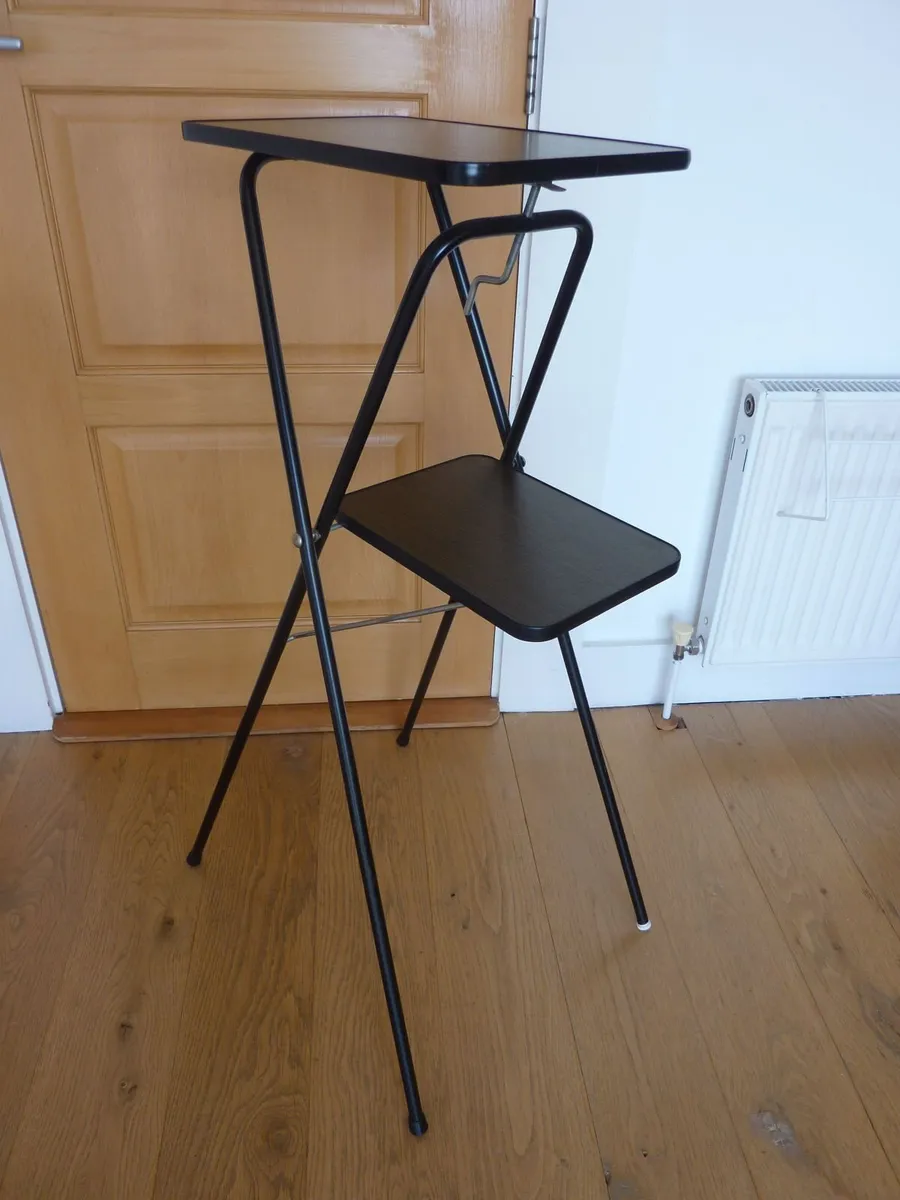 Projector display stand