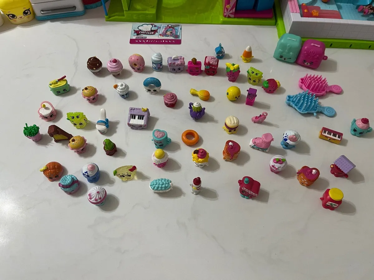 3 * Shopkins Playsets and extra Shopkins figures - Image 2