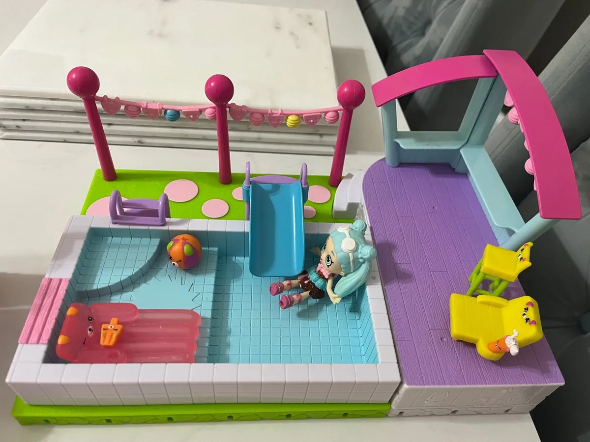 3 * Shopkins Playsets and extra Shopkins figures - Image 4