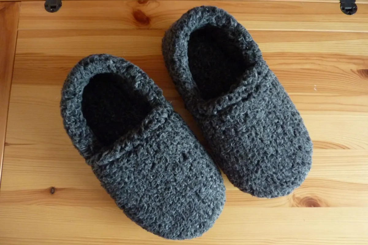 Man's slippers - Image 1