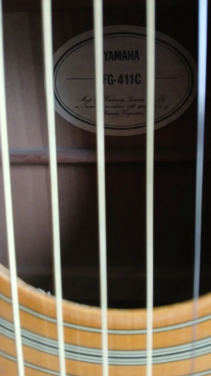 Yamaha semi accoustic guitar - Image 4