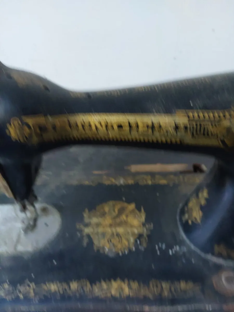 Vintage Sewing Machine from Singer - Image 2