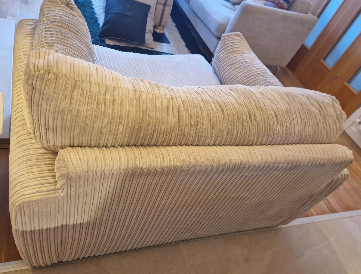 Otis snuggle chair - Image 2