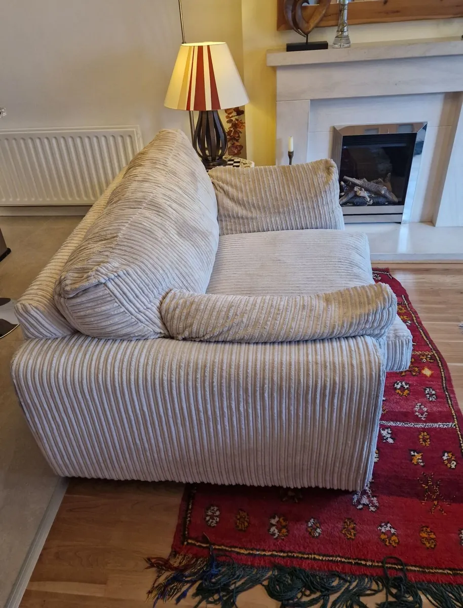 Otis snuggle chair - Image 3