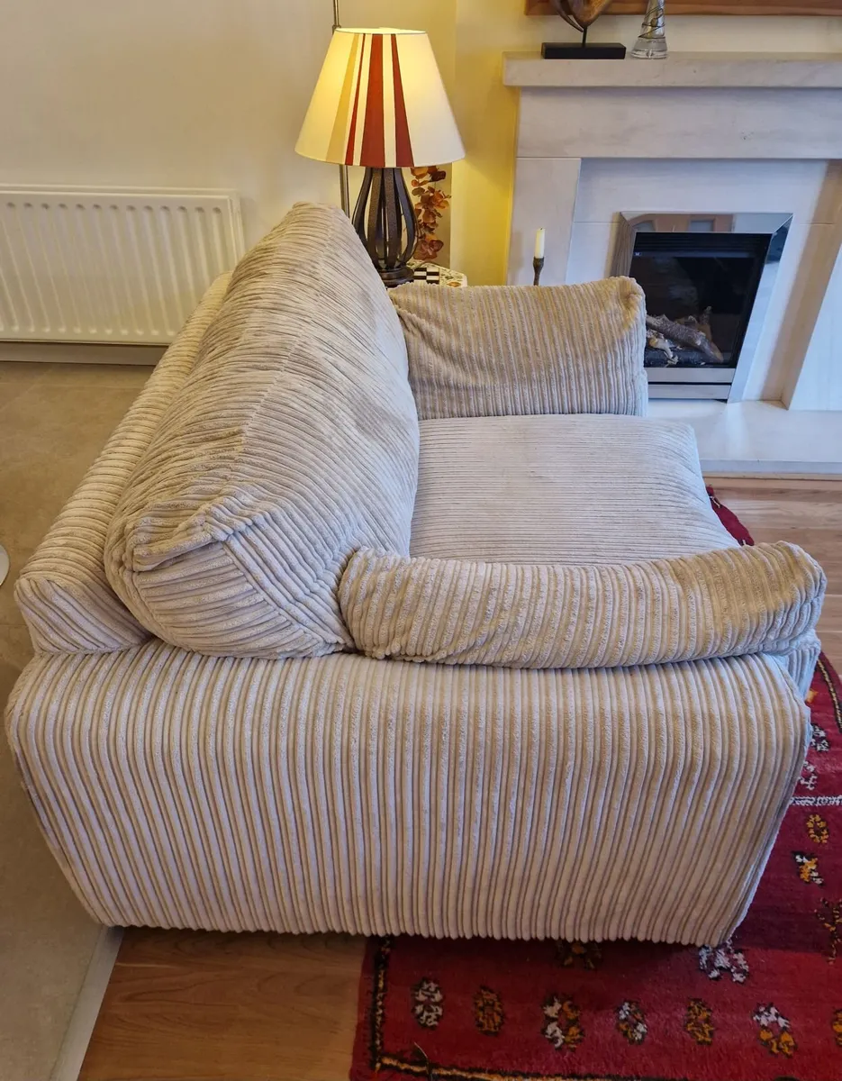 Otis snuggle chair - Image 4