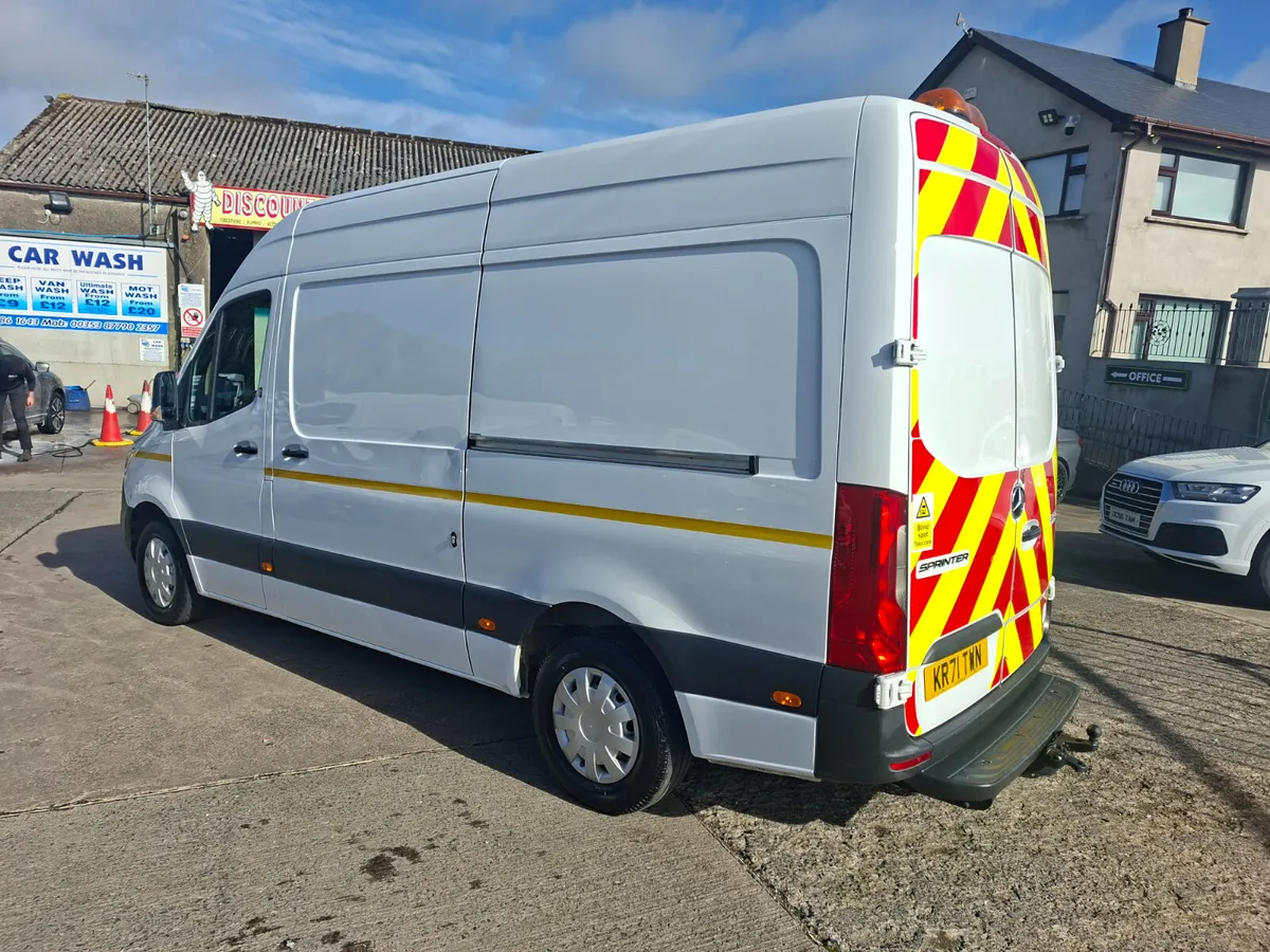 6300 TOWING 2022 MERC SPRINTER 315 CDI L2 RWD - Image 4