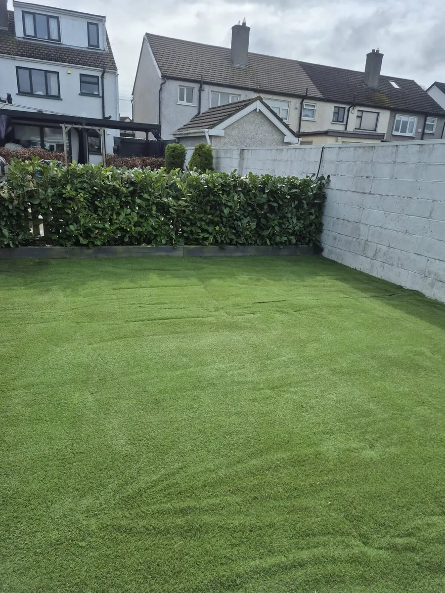 Artificial grass,  hedging, fence, sleepers - Image 3