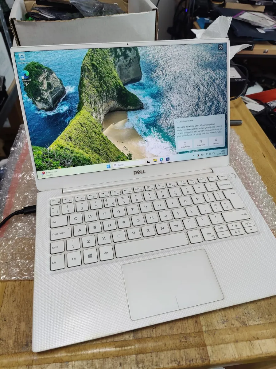 Dell XPS premium laptop i7/16GB/512GB SSD/W11 - Image 3