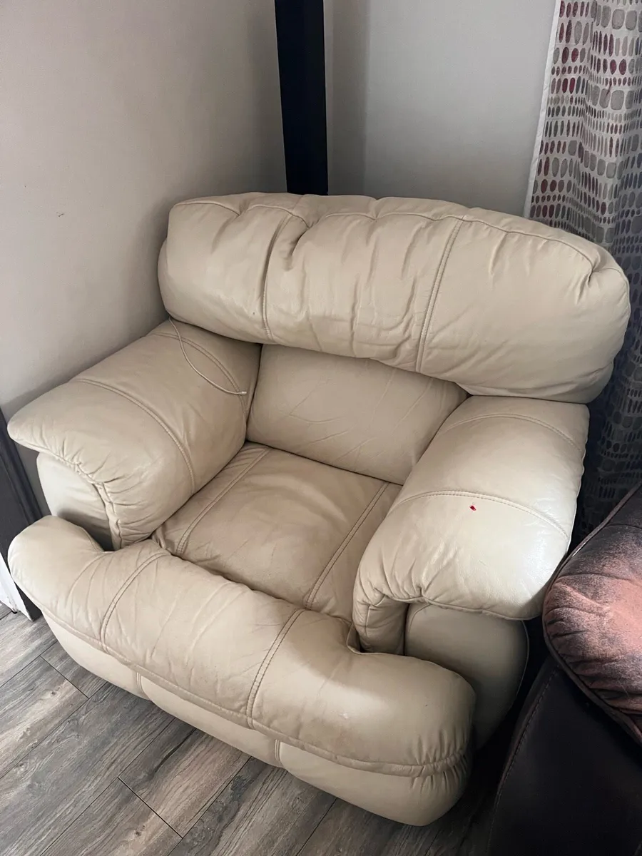 Free suite. - Image 2