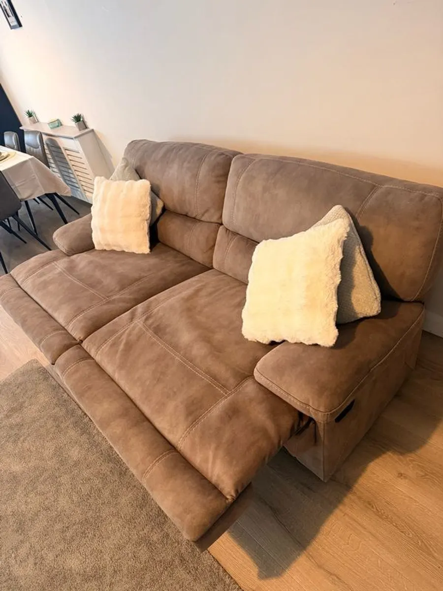 Modern 3-Seater Recliner Sofa - Image 4