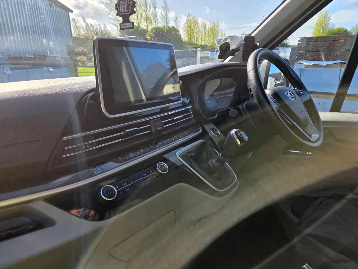 Maxus delivery 9 crew cab - Image 3