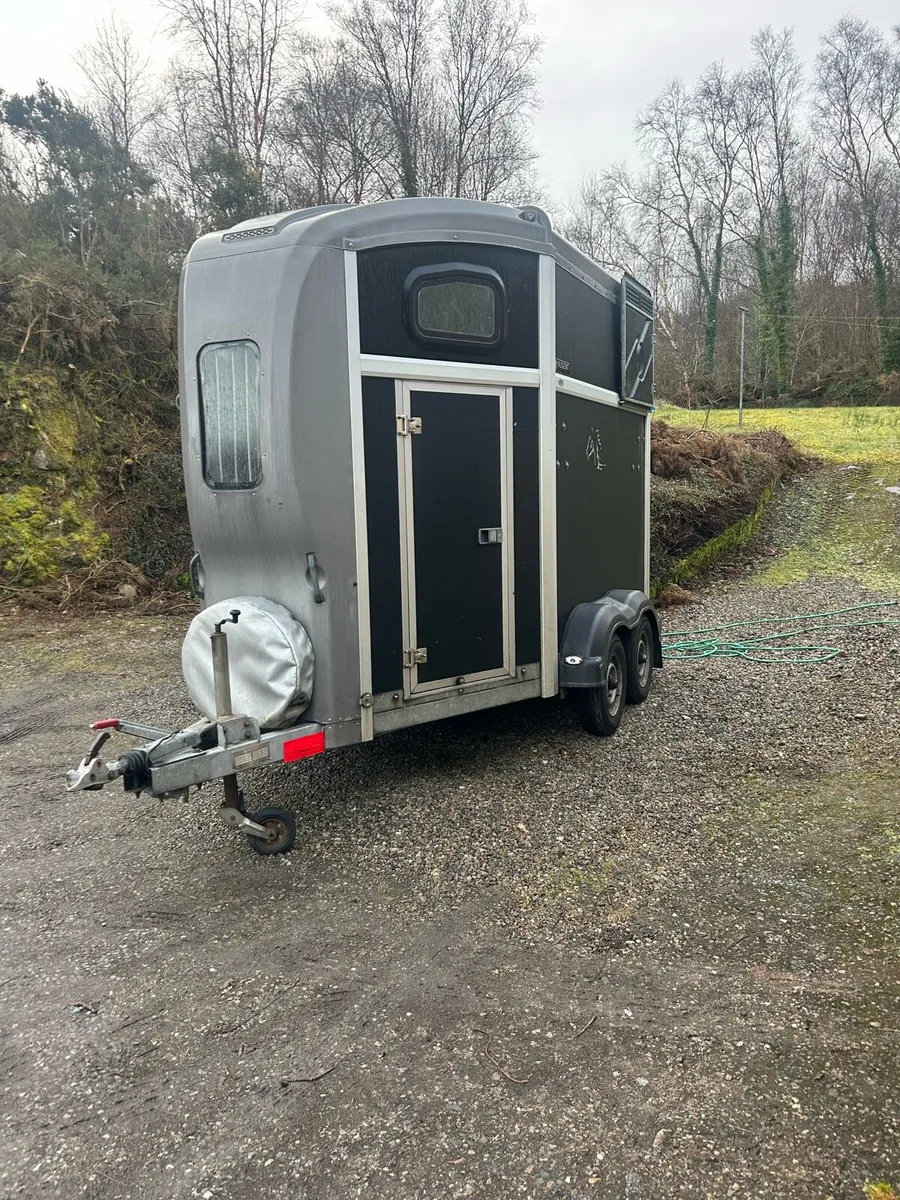 Horse box - Image 1