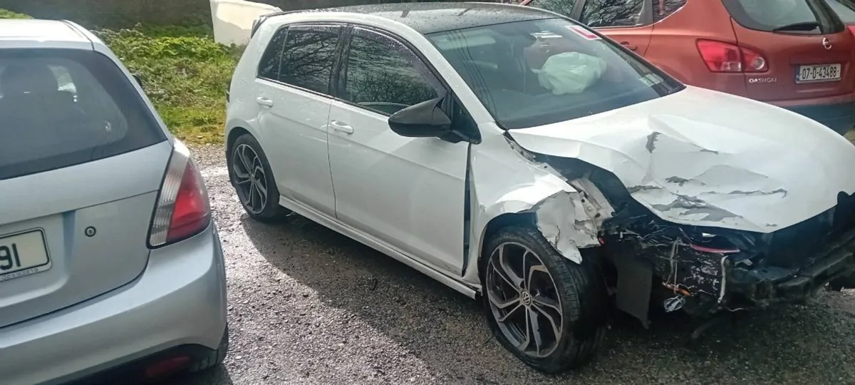 Breaking mk7 golf 1.4 tsi with reconditioned engin - Image 3