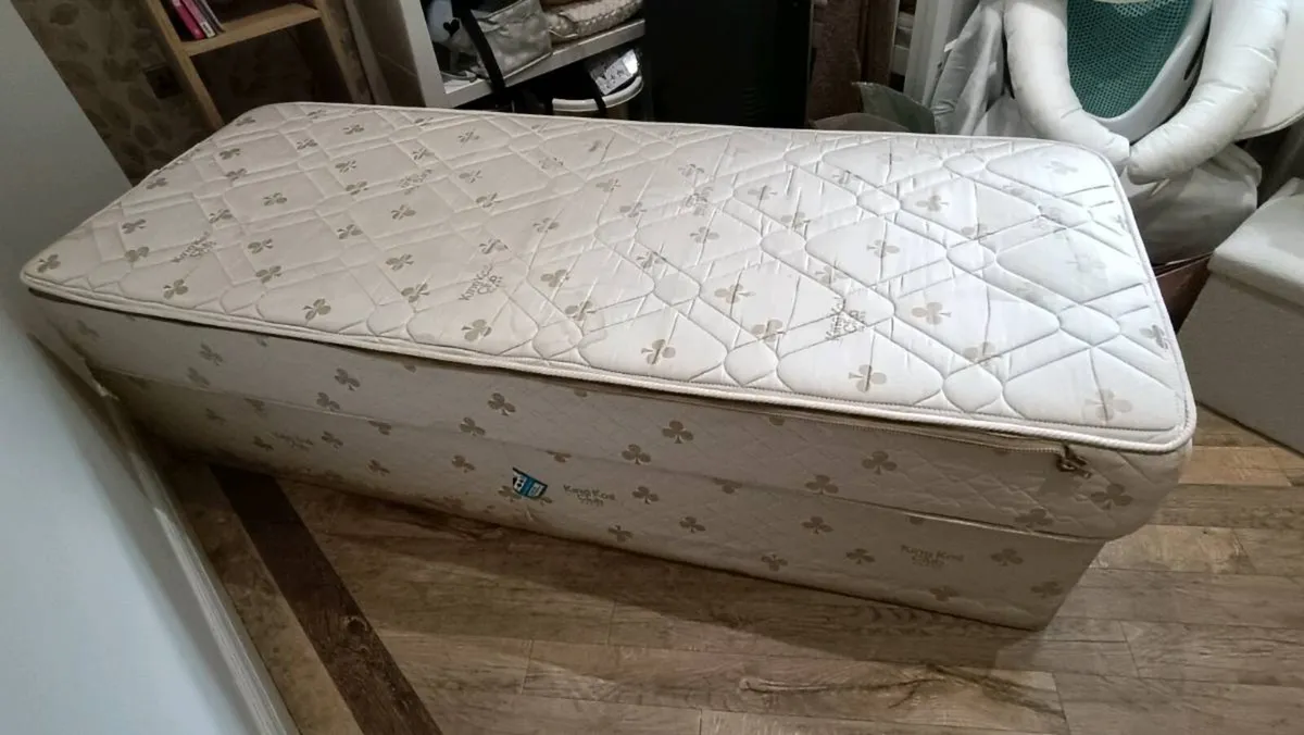 Single matress and divan - Image 1
