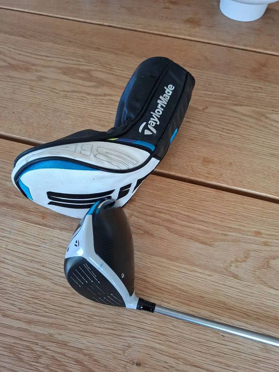 Taylormade SIM2 max driver 9 degree - Image 1