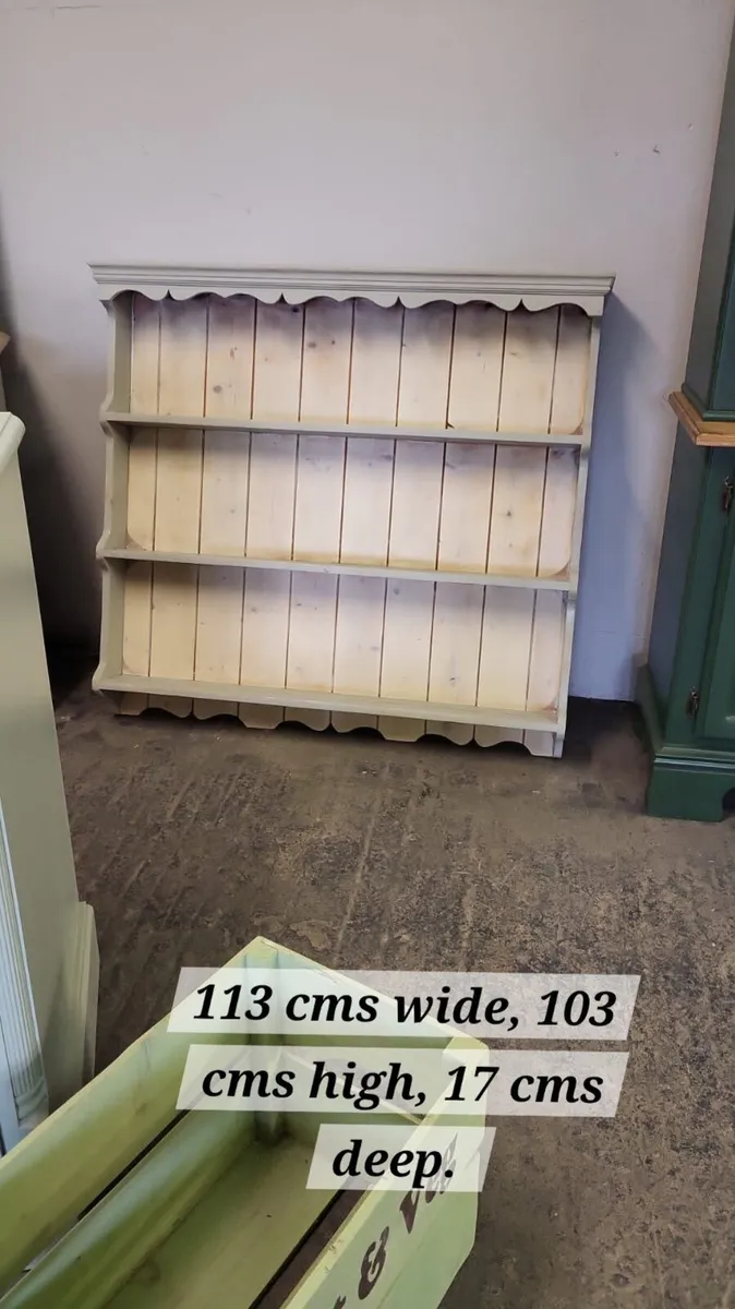 Large vintage pine wall dresser, plate rack - Image 4