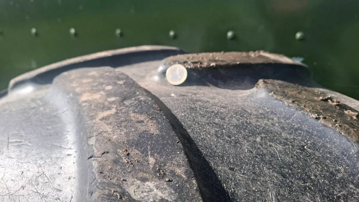 480 x70 x30 Tyres - Image 3