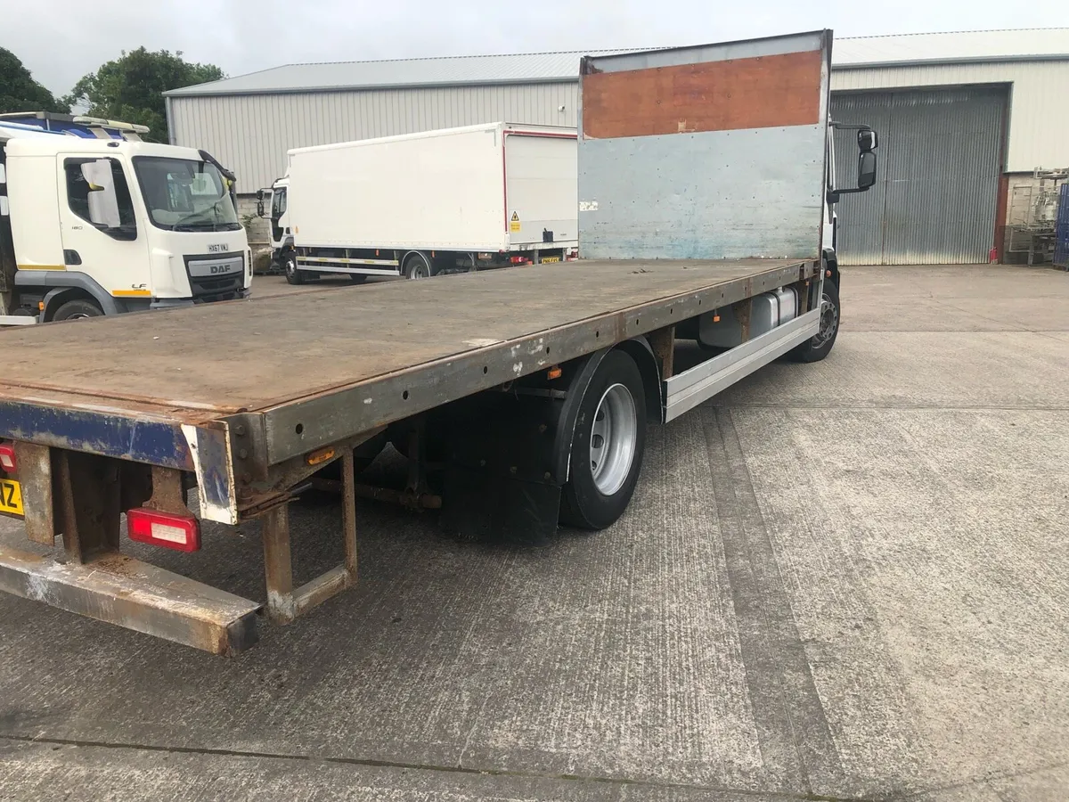 2016 Iveco 18e25 flat body - Image 4