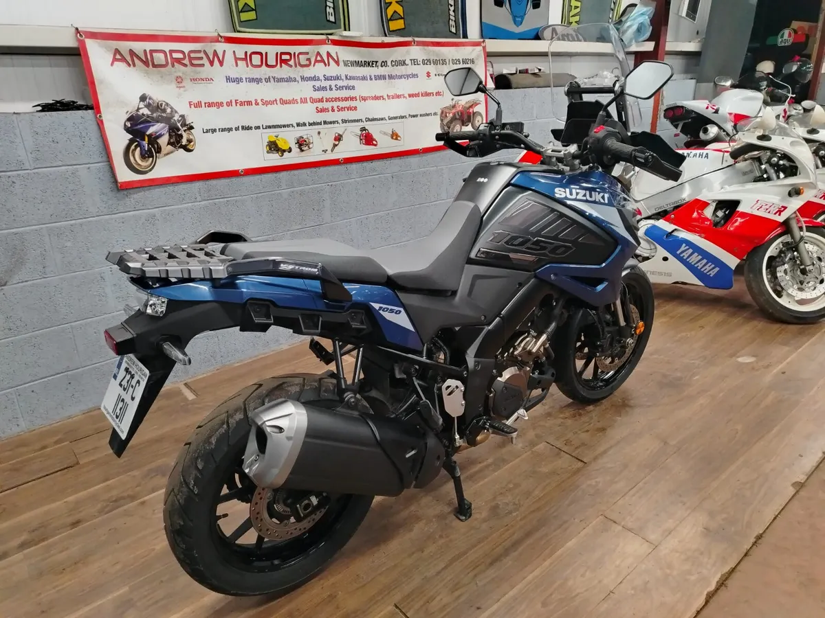 Suzuki DL1050 V Strom 2023 - Image 3