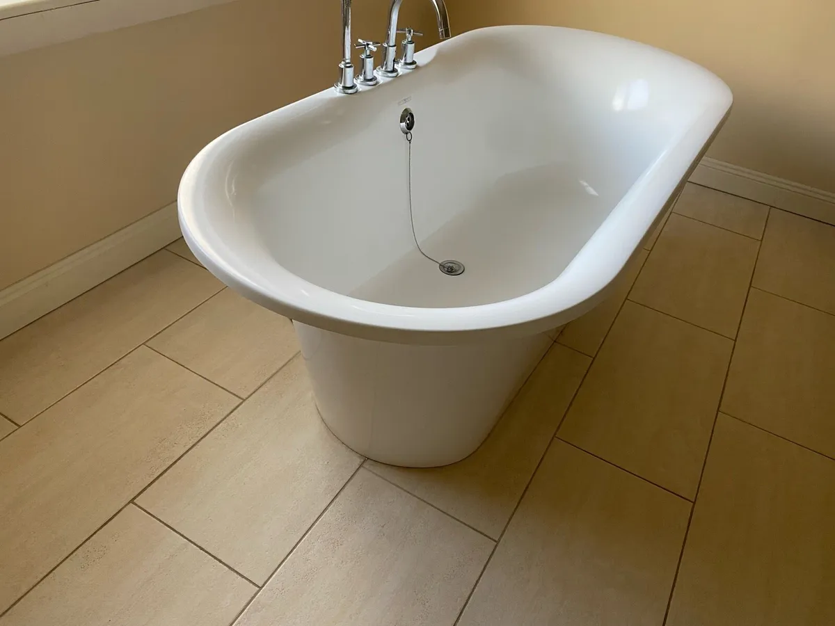 Freestanding bath - Image 3