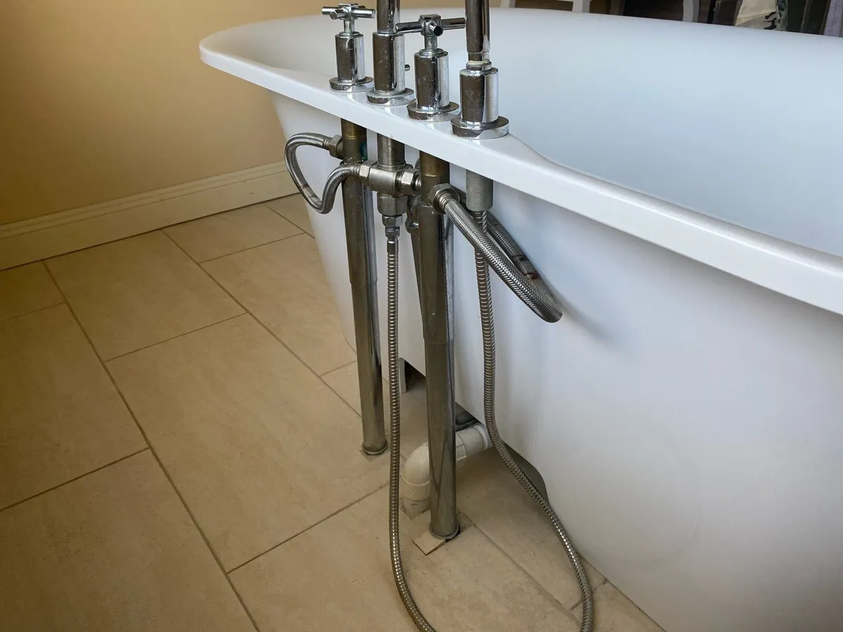 Freestanding bath - Image 4