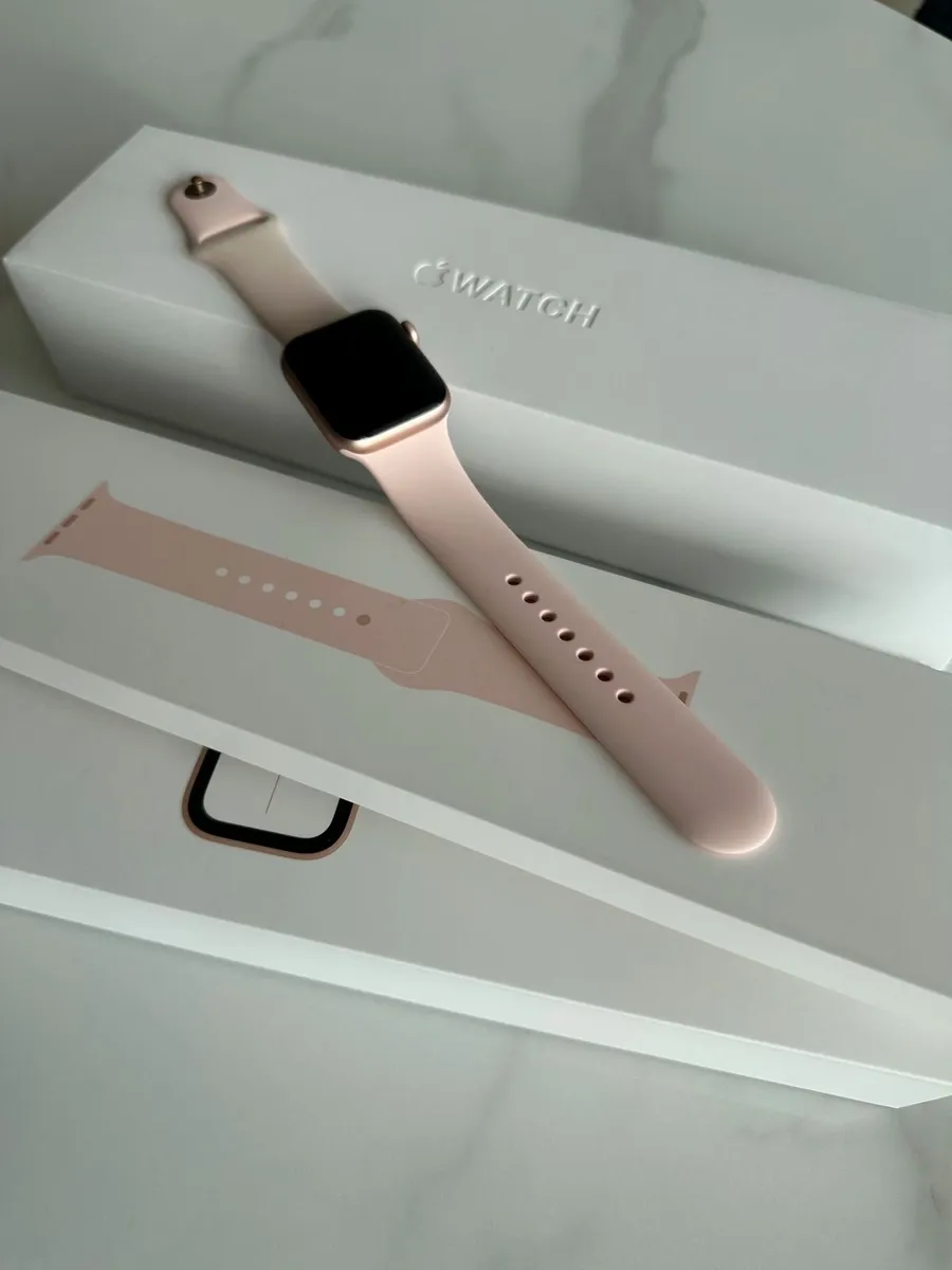 Apple Watch Series 4 40mm Gold - Image 1