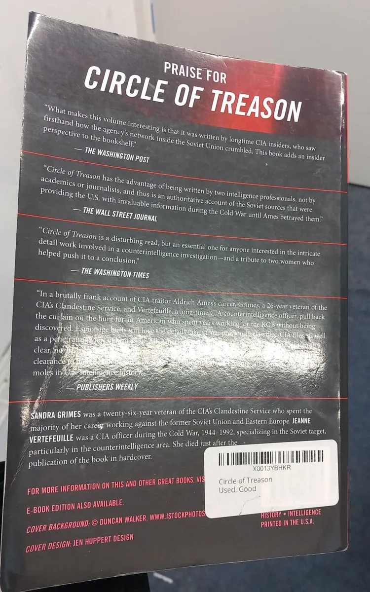 Circle of Treason paperback book - Image 3