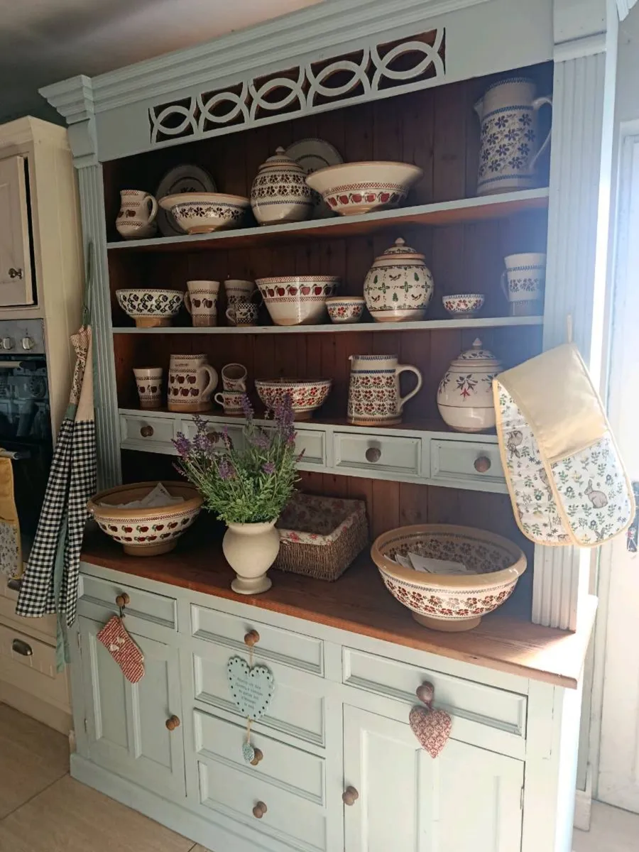 Solid kitchen dresser delivery arranged - Image 2