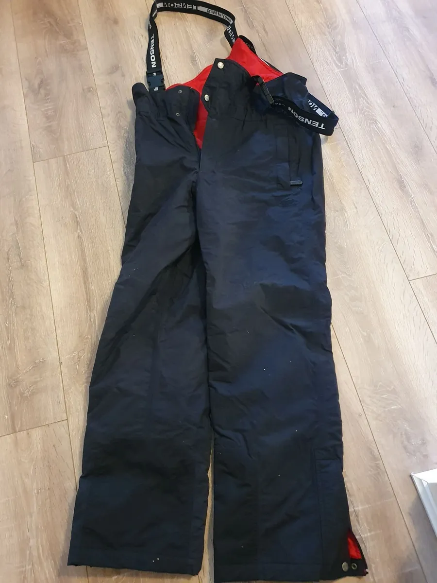 Ski Wear - Men's Medium size - Image 1